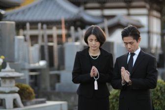 お彼岸でお寺の法要に着ていくべき服装 意外と知らないngな素材 知恵ラボ