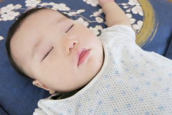 赤ちゃんの寝相が悪い主な原因5つとは！？寝相対策や注意すべきこと！