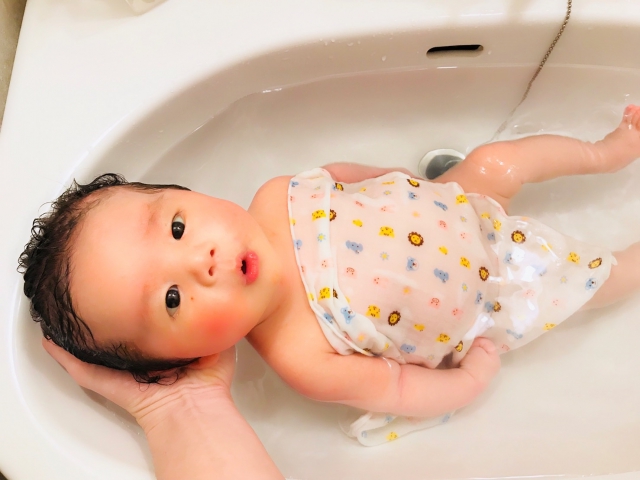 赤ちゃんがお風呂で泣かない方法-1